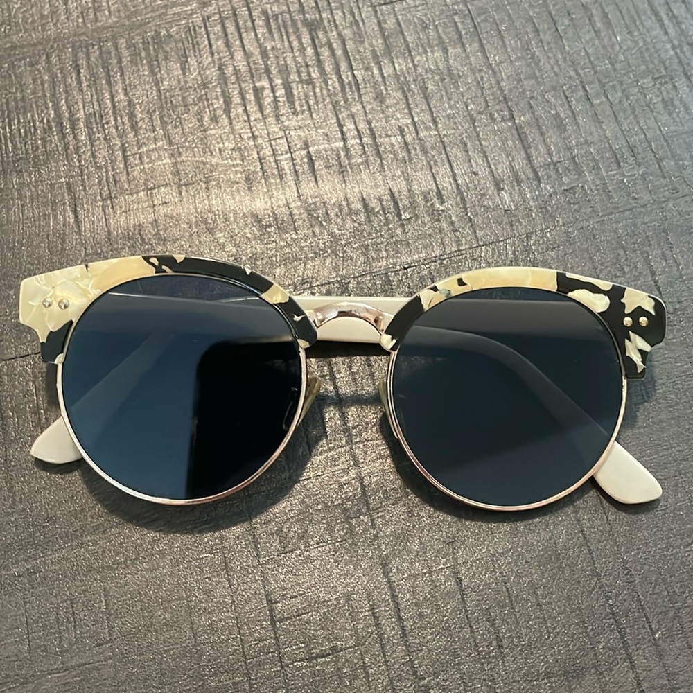 Mother of Pearl Print Trim Round Sunglasses